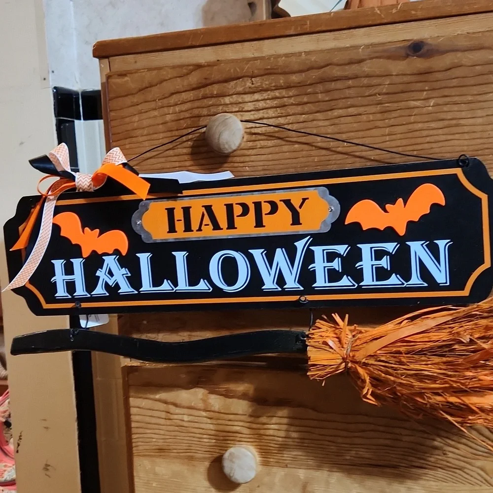 ADORABLE HALLOWEEN SIGN.
